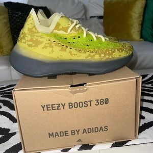 YEEZY BOOST 380- HYLTE
